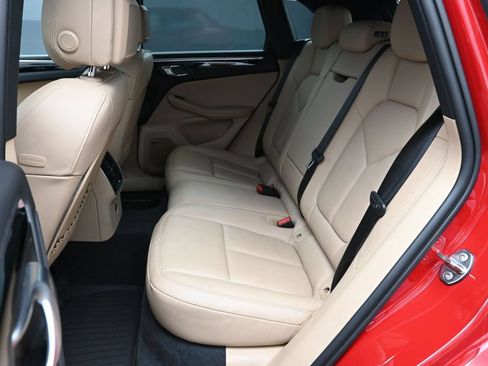 Certified 2024 Porsche Macan AWD/4WD image 17