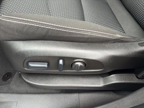 Used 2023 GMC Terrain SLE w/ Driver Convenience Package image 16