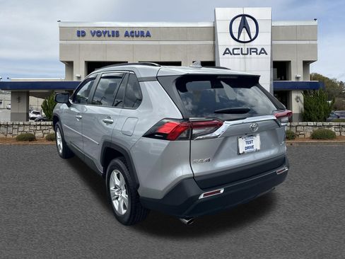 Used 2020 Toyota RAV4 XLE w/ Convenience Package FWD image 7