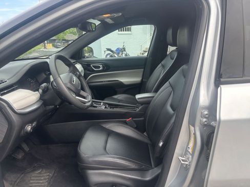 Used 2025 Jeep Compass Limited image 25