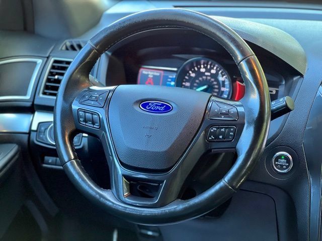 Used 2019 Ford Explorer XLT w/ Equipment Group 202A AWD/4WD image 39