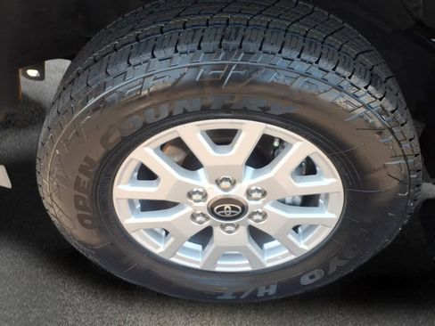 Used 2024 Toyota Tacoma SR5 AWD/4WD image 9