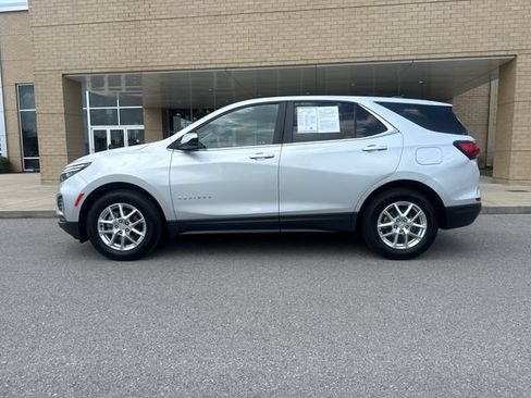 Used 2022 Chevrolet Equinox LT w/ LPO, Cargo Package FWD image 1