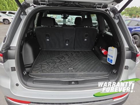Used 2024 Jeep Grand Cherokee Laredo w/ Luxury Tech Group I AWD/4WD image 17