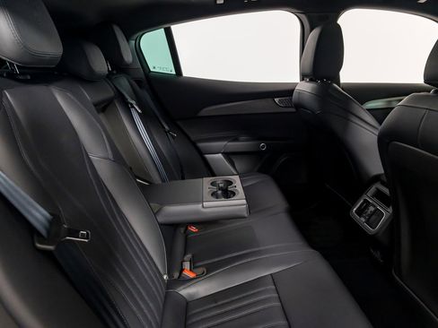 Used 2024 Maserati Grecale GT image 28