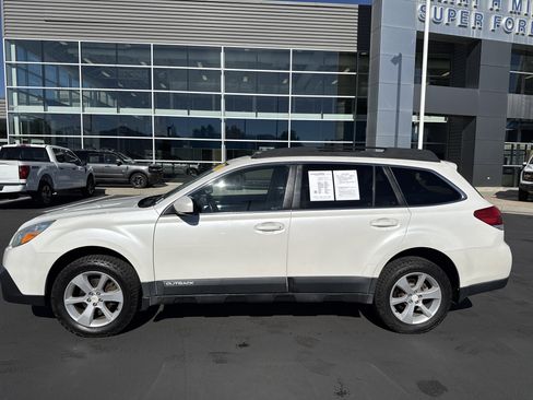 Used 2013 Subaru Outback 2.5i Premium AWD/4WD image 2