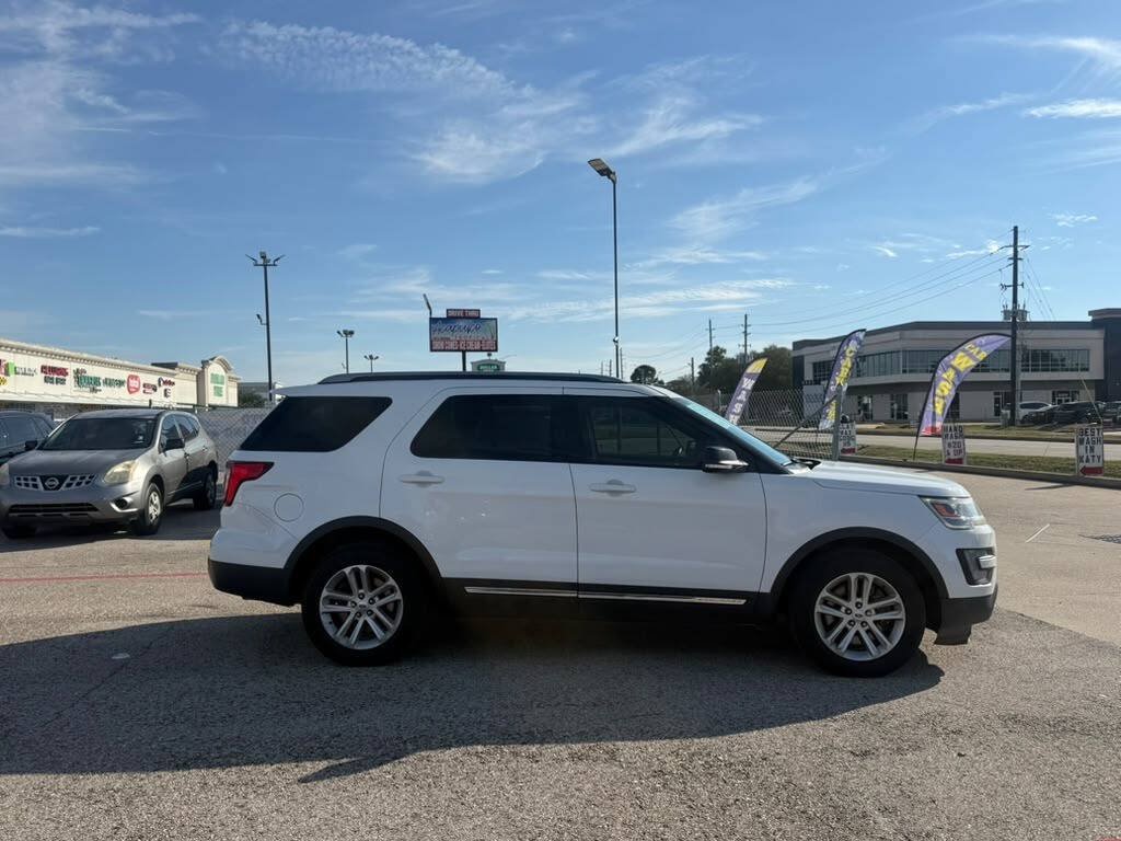 Used 2017 Ford Explorer XLT w/ Equipment Group 201A FWD image 10