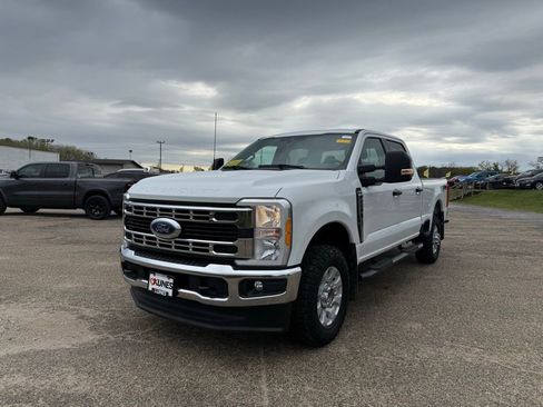 Used 2023 Ford F250 XLT w/ FX4 Off-Road Package image 12