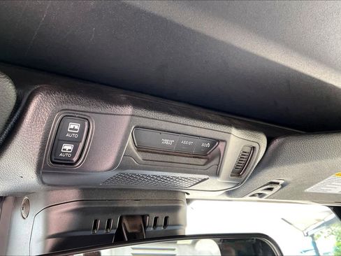 Used 2025 Jeep Wrangler Unlimited Sahara w/ Safety Group AWD/4WD image 31