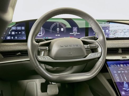 Used 2024 Lucid Air Pure RWD image 17