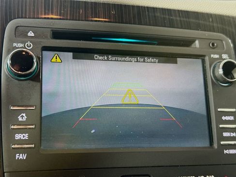 Used 2016 Chevrolet Traverse LT w/ Style and Technology Package image 12