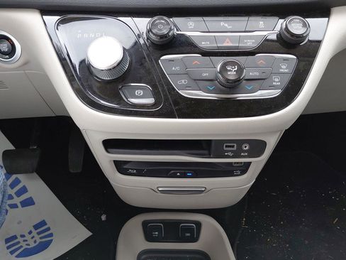 Used 2019 Chrysler Pacifica Touring-L Plus w/ Tire & Wheel Group FWD image 30