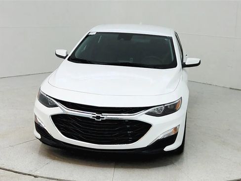 Used 2024 Chevrolet Malibu RS image 2