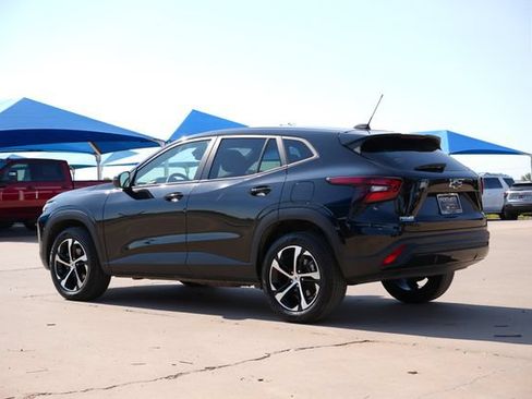 Used 2025 Chevrolet Trax RS w/ Sunroof Package FWD image 5