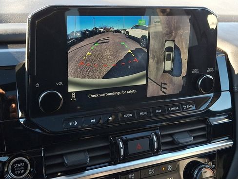 Used 2023 Nissan Pathfinder Platinum image 26