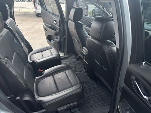 Used 2023 GMC Acadia SLT w/ Elevation Edition FWD image 15