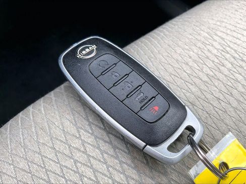 Used 2025 Nissan Rogue SV AWD/4WD image 15