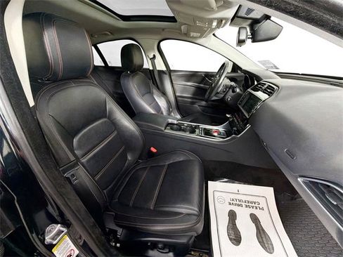 Used 2017 Jaguar XE Prestige image 25