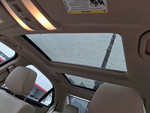 Used 2016 Mercedes-Benz E 350 4MATIC Sedan image 15