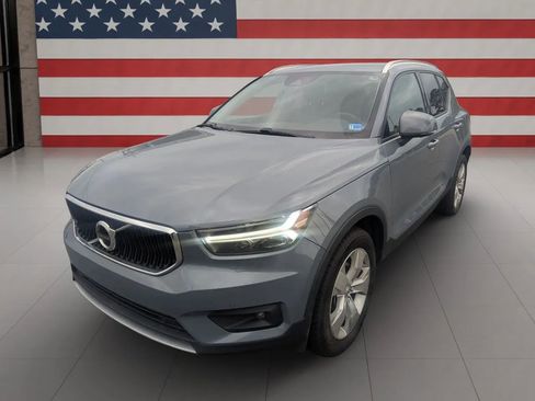 Used 2022 Volvo XC40 T5 Momentum AWD/4WD image 1