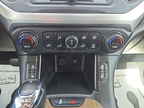 Used 2019 GMC Acadia SLE image 33