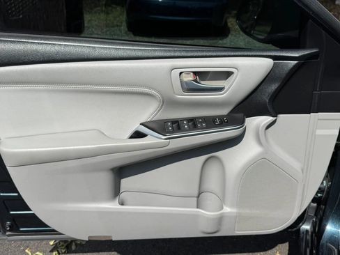 Used 2016 Toyota Camry XLE w/ Moonroof Package FWD image 25