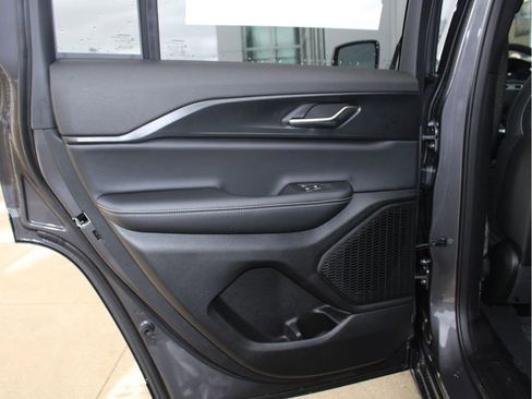 New 2025 Jeep Grand Cherokee Laredo X w/ Luxury Tech Group I image 27