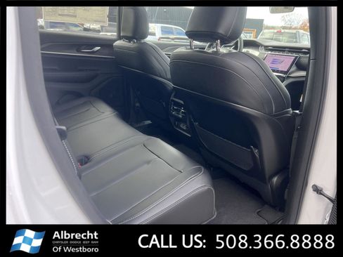 New 2025 Jeep Grand Cherokee Limited image 13