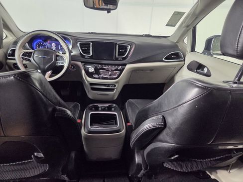 Certified 2018 Chrysler Pacifica Limited w/ Advanced Safetytec Group image 25