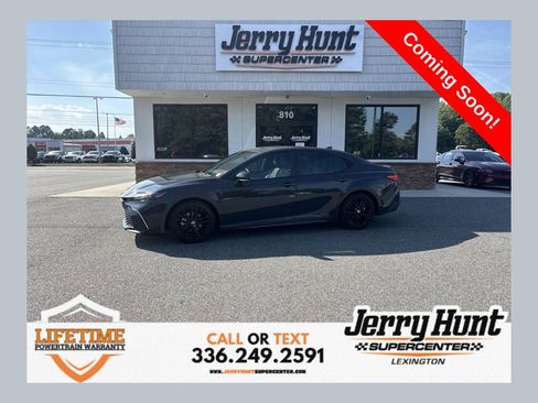 Used 2025 Toyota Camry SE w/ Convenience Package FWD image 1