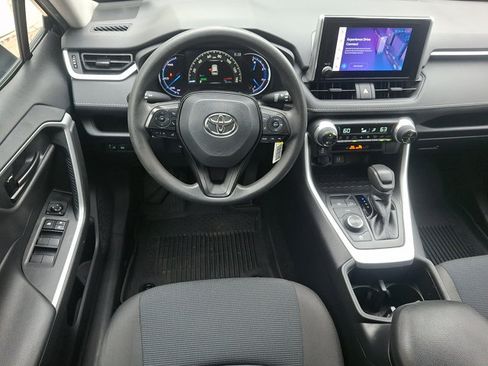 Used 2024 Toyota RAV4 LE AWD/4WD image 11