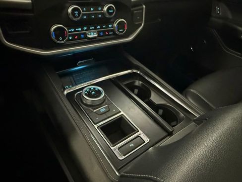 Used 2022 Ford Expedition XLT image 25