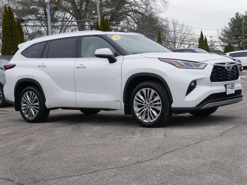 Used 2024 Toyota Highlander Platinum image 8