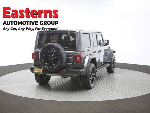 Used 2025 Jeep Wrangler Unlimited Sahara AWD/4WD image 35