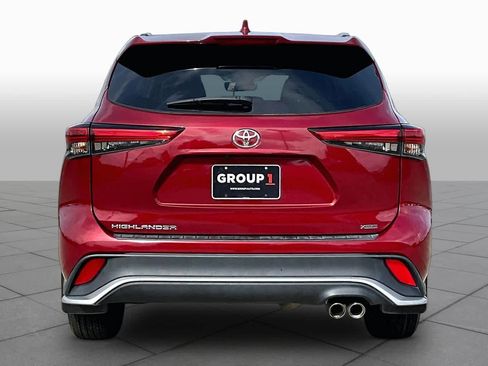 Used 2023 Toyota Highlander XSE FWD image 5