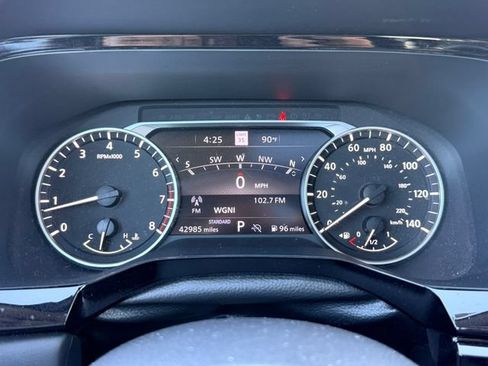 Used 2024 Nissan Pathfinder SL w/ SL Premium Package FWD image 14