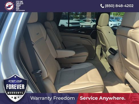 Used 2021 Cadillac Escalade Premium Luxury RWD image 35