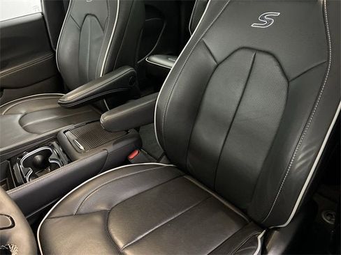 Used 2025 Chrysler Pacifica Limited w/ Trailer Tow Group image 20