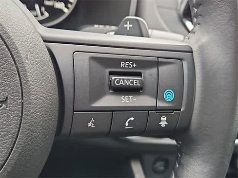 Used 2024 Nissan Rogue SV w/ SV Premium Package image 25