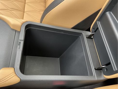 Used 2023 Nissan Sentra SV w/ SV Premium Package image 31