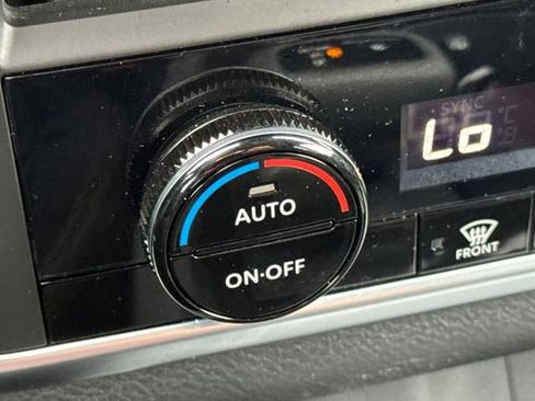 Used 2025 Nissan Rogue SV FWD image 29
