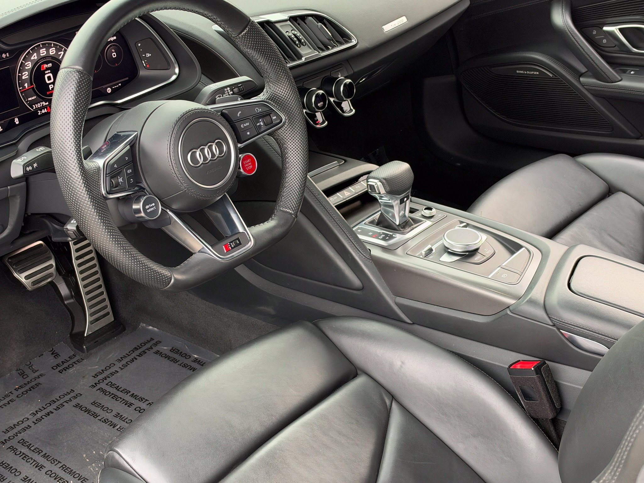 Used 2018 Audi R8 V10 w/ Premium Package RWD image 2