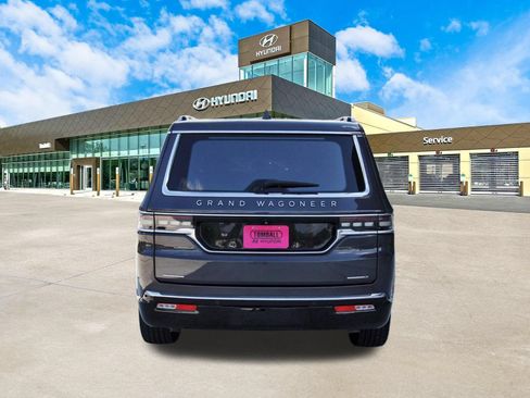 Used 2022 Jeep Grand Wagoneer Series III AWD/4WD image 7