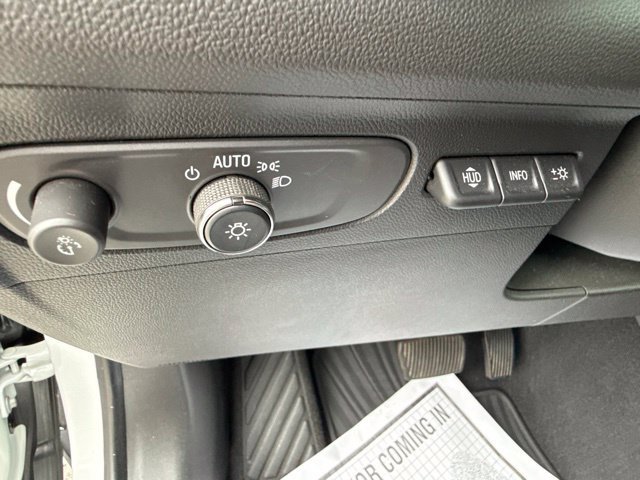 Certified 2022 Buick Envision Avenir w/ Technology Package II FWD image 15