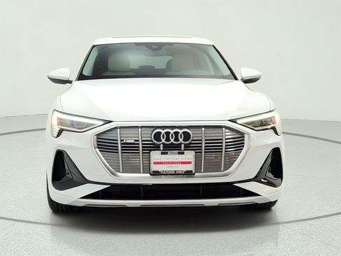 Used 2022 Audi e-tron Premium AWD/4WD image 2