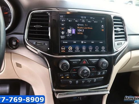 Used 2022 Jeep Grand Cherokee Laredo E w/ Security & Convenience Group AWD/4WD image 20