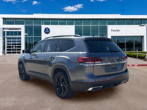 Used 2023 Volkswagen Atlas SE w/ Panoramic Sunroof Package FWD image 5