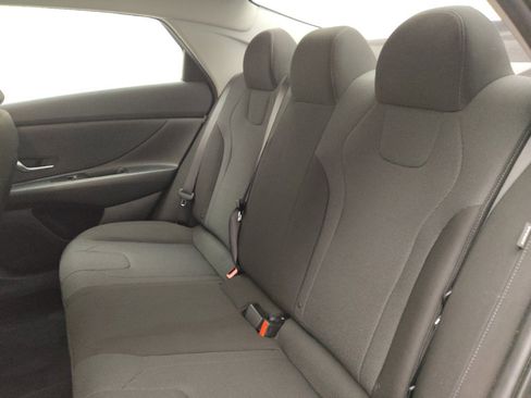 Used 2025 Hyundai Elantra SE FWD image 18