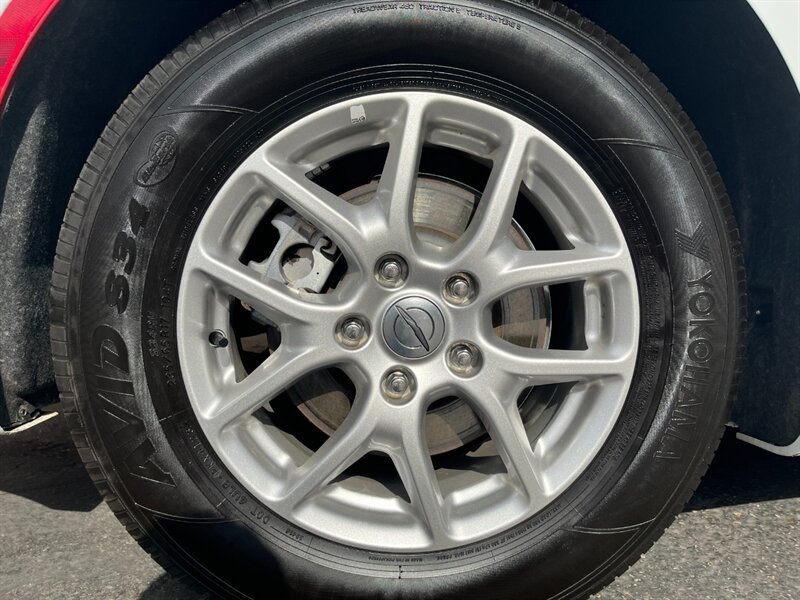 Used 2024 Chrysler Pacifica Touring-L FWD image 37