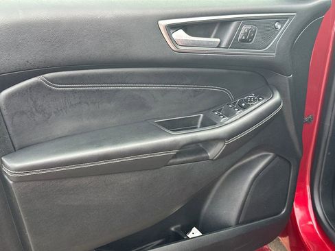 Used 2024 Ford Edge Titanium image 10